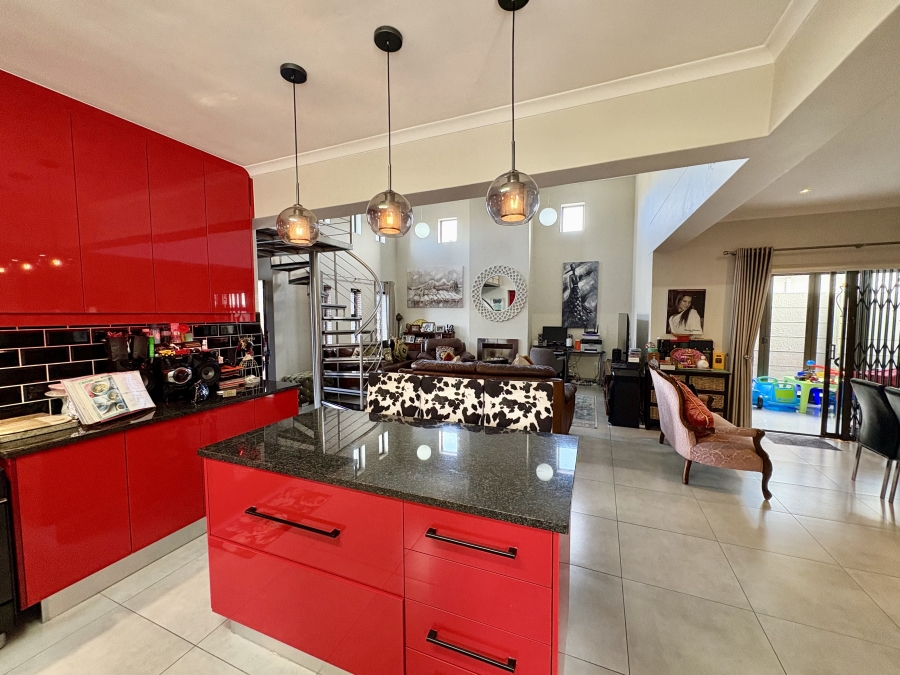 5 Bedroom Property for Sale in Parklands North Western Cape